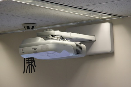 爱普生反射式超短焦互动投影450w上市