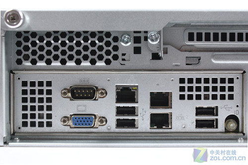 后部接口,位于中央的网络接口为bmc管理接口