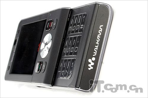 手舞足蹈玩音乐 索爱超薄滑盖w910i评测(2)