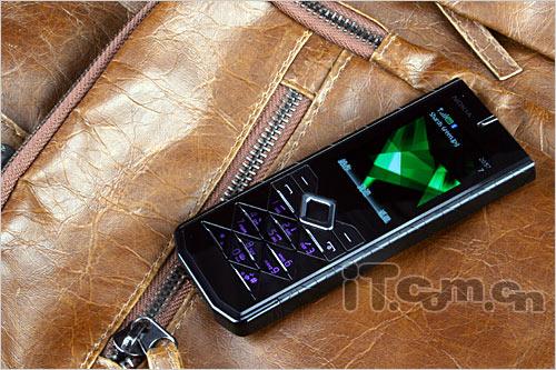 图为:诺基亚7900手机图为:诺基亚7900手机