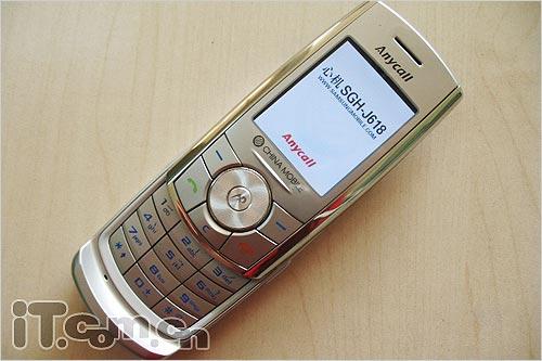 200万像素 三星滑盖手机j618售1350元