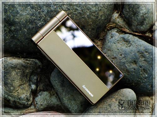 镜美混搭风 联想女性翻盖手机p82评测