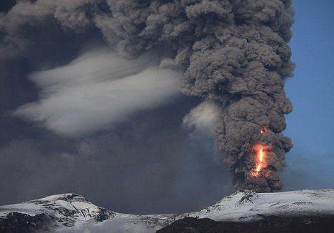 專家警告冰島另一處火山或將噴發 來勢更猛(圖)