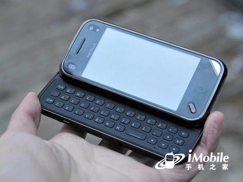 诺基亚n97 mini采用了侧滑盖设计,机身尺寸为113×52.5×14.