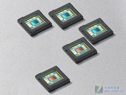 不仅仅需要一颗强劲的芯片,而且需要一颗具备强大录制能力的感光元件