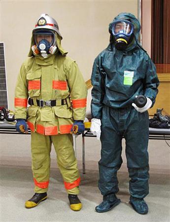 日本公开福岛核电站作业人员防核消防制服(图)