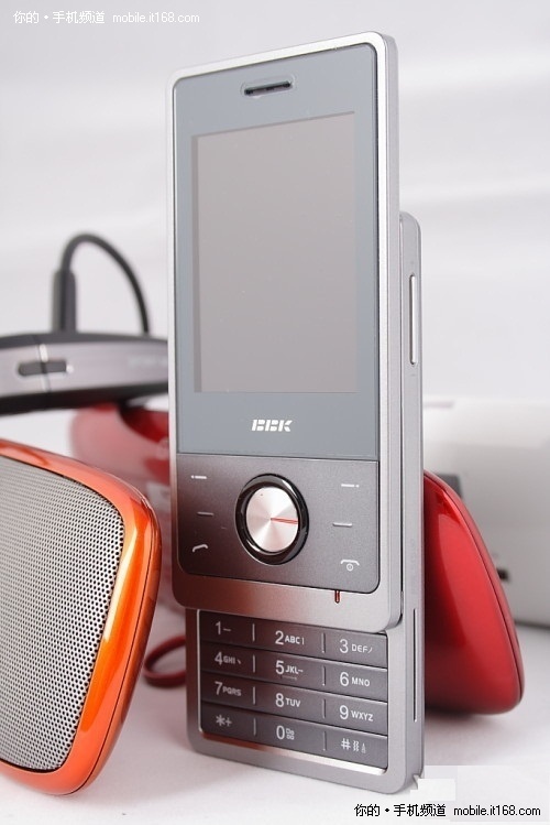 时尚音乐手机 步步高v206报价1200元