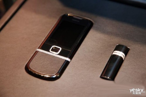 钻石迷情 诺基亚8800钻石港行版报价14500元