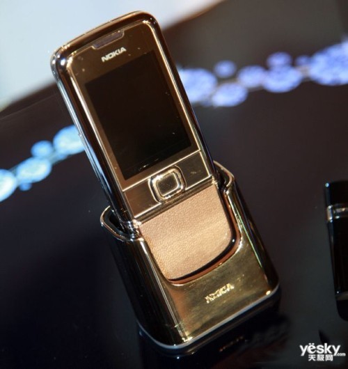 18k黄金材质 诺基亚8800黄金版售价7200元