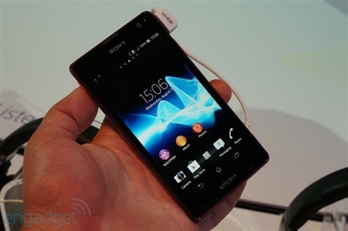 图为:索尼xperia t手机