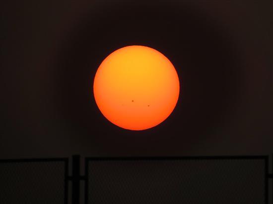 50倍长焦可以轻松拍摄到太阳的黑子.