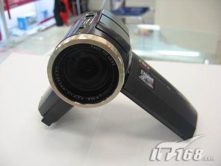 数码相机/dv 摄像机 > 正文    三洋hd2000采用三洋经典的剃须刀式