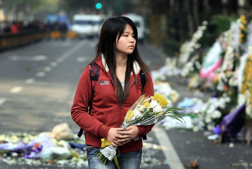 默哀20张大图记录2010上海胶州路大火