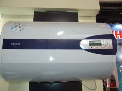 西门子 dg50361ti热水器产品外观控制面板:超大液晶屏显示,随时随地