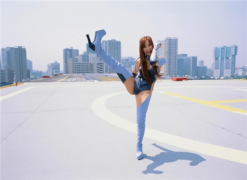 日女星哈皮cos铁血翘臀下的性感爽朗