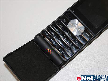 复古式下翻盖设计 索尼爱立信w350i图赏_手机_科技时代_新浪网