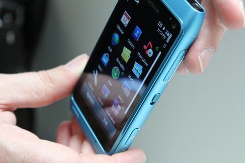 诺基亚n8蓝色版真机特写