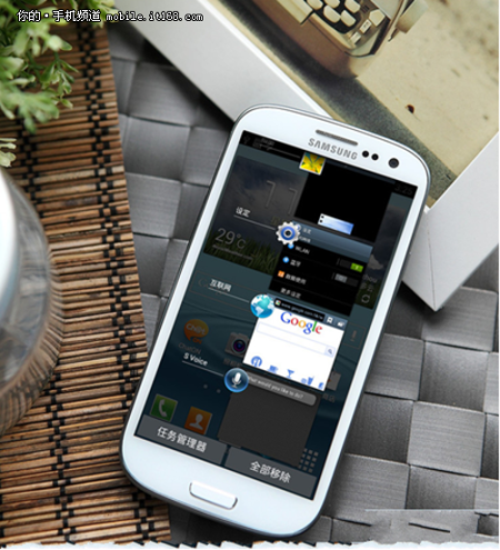 手机 三星 三星i9300 > 正文   外观方面,三星i93