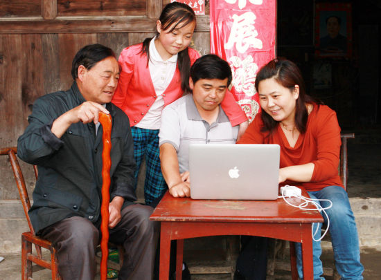 恩施愚公书记村里通了信息路