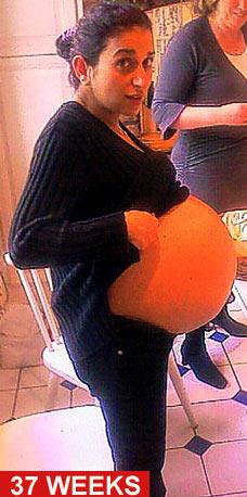 《每日邮报》26日报道,日前,英国一名1米5高的矮个妈妈生下了一个13斤