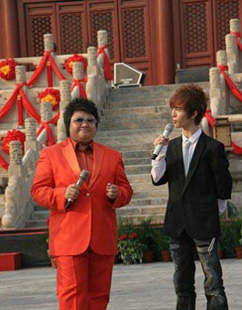 郭敬明正式进军乐坛歌词处女作献给韩红