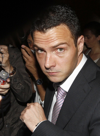 图文法兴前交易师科维尔出庭受审