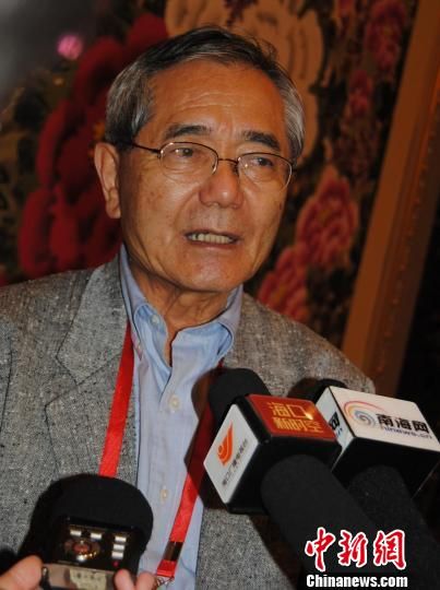 日本化学家,美国普渡大学赫伯特·布朗特聘教授根岸英一认为对转基因