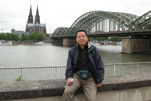 新闻眼看美国书里书外的刘亚东