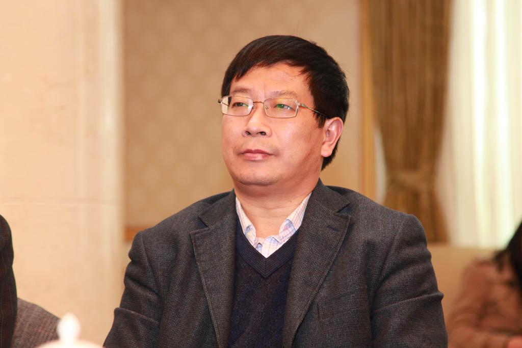 会议中国建材杂志社副总编辑韩翠瀛广丰县方正非矿公司董事长梅端杰