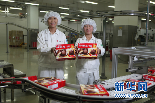 好丽友邀消费者代表参观工厂生产线