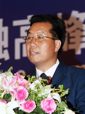 王志伟以科学发展观指导中国的金融教育