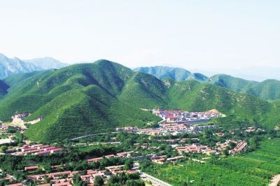 会议讲座 > 正文  瓦窑村全貌   作家村   棋盘山风光   开篇导语