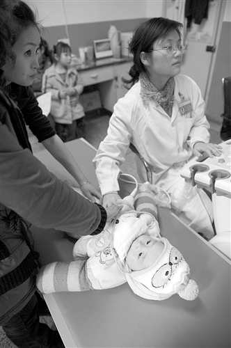 婴幼儿体检生育器官图片