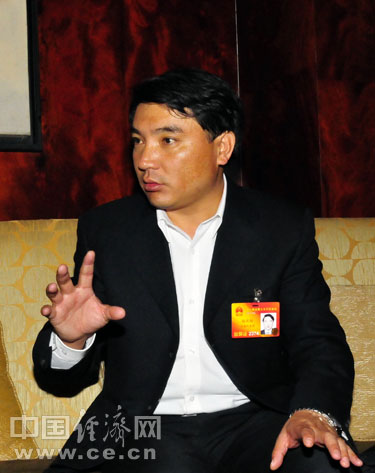 杨光银建议:对民族地区生态保护给予政策支持(图)