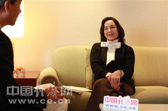 玛丽·巴菲特在京接受中国经济网专访(组图)_滚动新闻_新浪财经_新浪