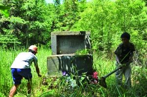 老兵父子60余年守护抗日英雄墓