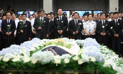 吴斌追悼会上午举行 杭州市长哽咽致悼词(组图)