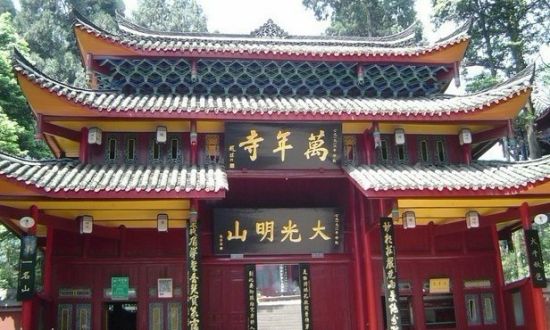寺院导航 > 正文  【简介】   万年寺是国务院公布的全国重点寺院,踞