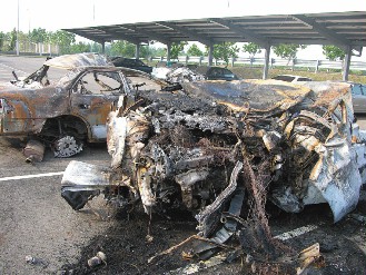 台湾高速路两车对撞起火 4人遭烧焦死亡(组图)