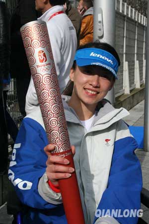 微笑天使返京本网11日将专访火炬手金晶