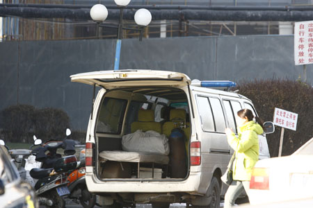 醫院搶屍引發爭鬥揭開黑靈車內幕