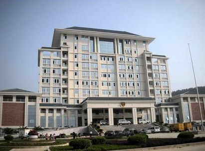 据称广东韶关原公安局长豪宅内查获3000万现金