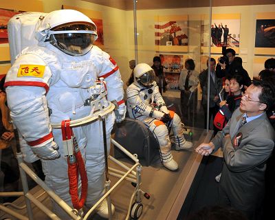 张建启神八航天飞船2011年初发射图