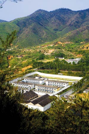 蕉岭监狱位于大山深处,交通极为不便蕉岭监狱以前还有负责养猪的狱警