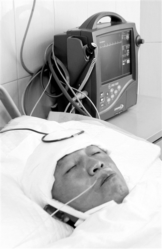 曾救凤凰女主播教授再救地震伤员