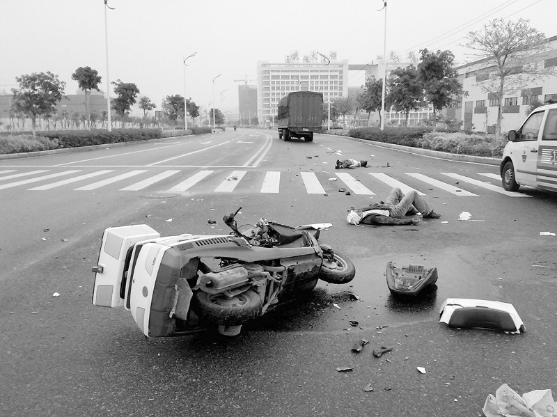 翔安马巷:货车从他腰腹部碾过