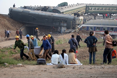2008年,4·28胶济铁路火车相撞事故现场