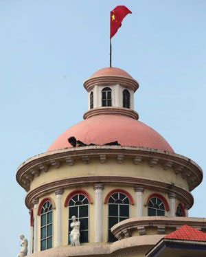 村民山寨版白宫被强拆