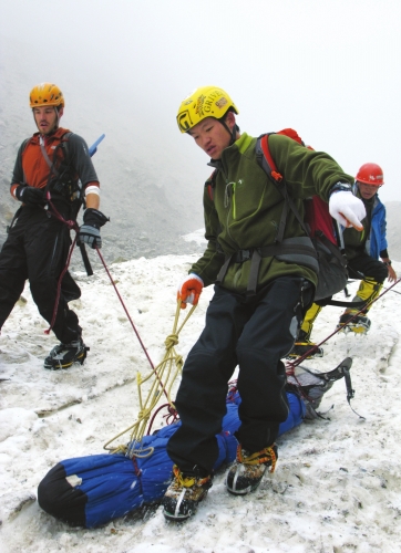 国内新闻 正文 中国登山队队长王勇峰:最后一名失踪者的搜救将待九