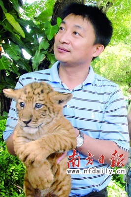 分别被深圳广电集团都市频道知名栏目《第一现场》主持人董超,张天宇
